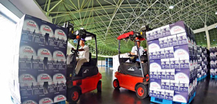 �Wýӛ�߅��^���S��һƿˮ������W���S11��21��� ���غ��� �r�꣩���@�ҹ��S�ďS�����ͺê������h�h�������ֻ����������˼����21������ȫ���W�jý�w�˴����~�Ŀh�С����L�Fһ�Ё���λ�����S�h�Ľ����ٚqɽʳƷ������޹�˾���L����˾���ص������ڴ����h�������˱��˵�Ŀ������Ԕ����