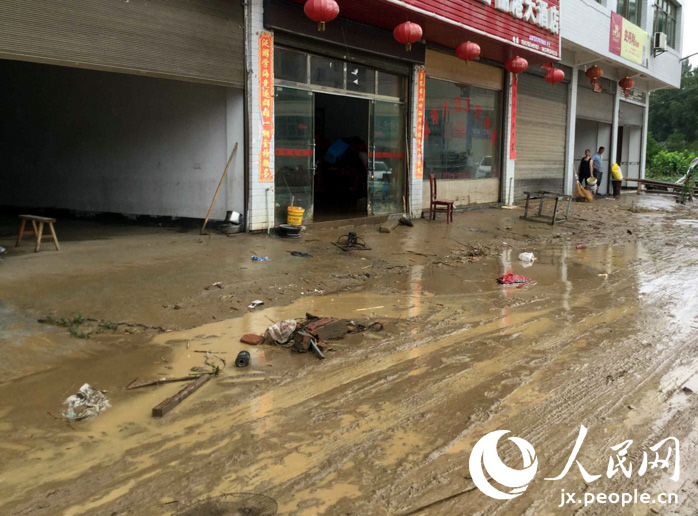 ����悵�·��ˮ��ľ���