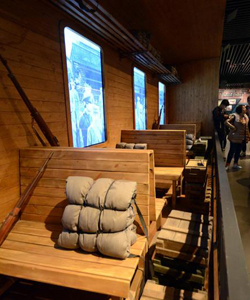 �جF�����F·�����ɣ2017��ý�w�����в��L�F���^ţ��܇վչʾ�^����W�ϲ�11��11��늣��غ������r�꣩���ϲ���܊������ĵط���������������b���������h�����ɵĵ�һ�������@�������҂���M����������10�� �����ӡ������Ї� �����ǻۡ�2017��ý�w�����еĽ�30��ý�wӛ�ߺ;W�j��V����λ���M���ϵ�ţ��܇վ�c�ϲ����xչʾ�^���^�������˽⽭���F·�lչ�İ���v����ţ��܇վչʾ�^����Ҫչ�[���ݞ��cţ��܇վ���ϝ��F·���ϲ����x�����P�Ěvʷ���ڡ�ţ��܇վ�c�ϲ����x����д�V������ǰ�ԺͽY���Z�����֞顰�ϝ��F· ����������������x��� ͦ�M�ϲ��������ϲ����x ţ�Б𶷡������tһ܊�F ��һʾ�����Ă��������ڡ��ϝ��F· ���������������չʾ�˽���ʡ�ϝ��F·ʾ��D���P���ջ�·�V�����\�ӵĚvʷ�īI���ջ�·�V�����\���f��Ƭ����Ո�������k�F·�����ϕ������ɳ������k�����F·�Y�υR�������P������1905��2��25�տ����С������F·�����³̡��ġ���󡷵��īI�Y���������@�Κvʷ����ҪҊ�C����1905����������k������ȫʡ�F·��˾����˾���k���З�����������������ƽҲ��չ�[���M���˽�B����Ԕ����