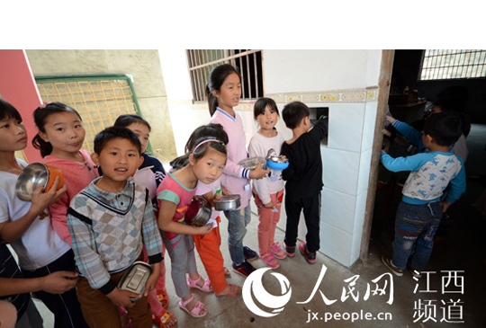     �S����Դ��С�W�����؃�ͯ���L��ε�{������Ѓ��܇80�����������x�S���Ѕ^���h��һ�����f������Դ����վ�ڴ��^��̎���������һ���≦��ۼtɫ�������B�w�Ƿ��͌�韵�ˮ��و������@�������Ǵ����С�W������ԴС�W����Դ��ʮ��С�M�ĺ��Ӷ����@���όW�����n�r�����x�������n�r�ґ���[�ɞ��@��ɽ�������������Ԕ���������}��ϲӭʮ�Ŵ� �|���@�ø���42��Ĉ��ء���Сӛ�f�d�R���lʯ�˽̌W�c�̎��O�V������ˎ�θF�������S���С���ͬ���ɲ����ʷ�ؚ��Ӱ��ҕ�l�� У�L�f