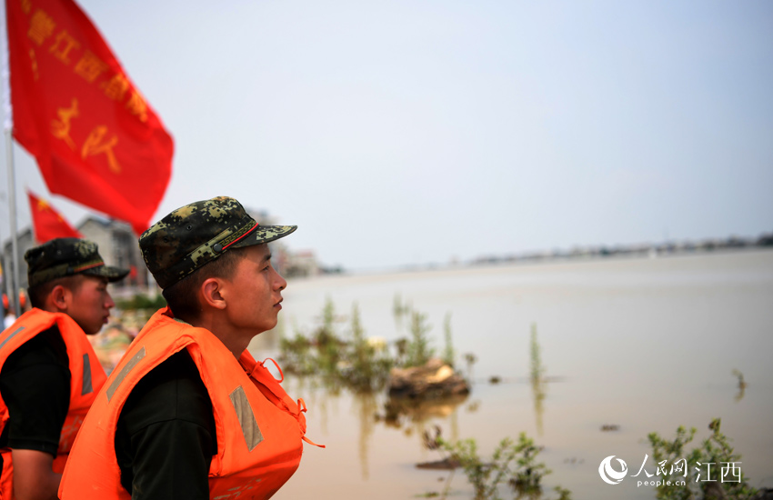 ��Ϣ�g϶���侯��ʿ���ڵ̉ε�ɳ�������������������f�����ڵ̾�������������W �r��/�z��