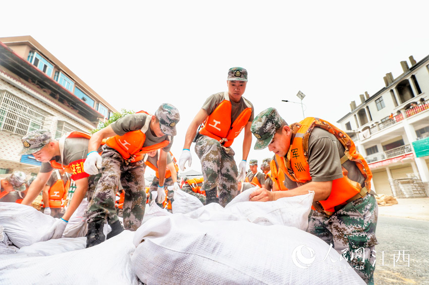 ܊���R�ē��U����Ԭ� �z��