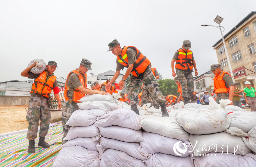 ܊���R�ē��U����Ԭ� �z��