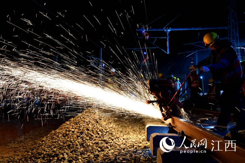 19����ҹ��20���賿����ǧ���ڏ]ɽվ�M��ʩ����������W �r�� �z��