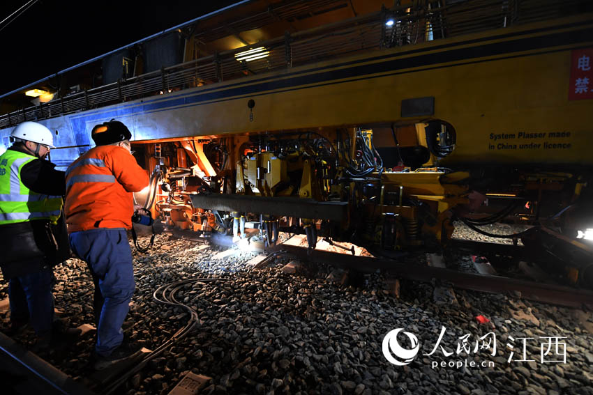 19����ҹ��20���賿����ǧ���ڏ]ɽվ�M��ʩ����������W �r�� �z��