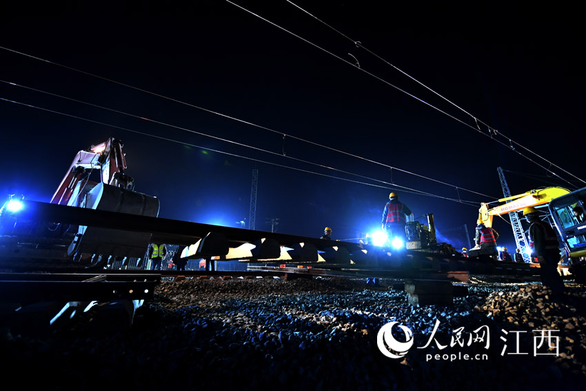 19����ҹ��20���賿����ǧ���ڏ]ɽվ�M��ʩ����������W �r�� �z��