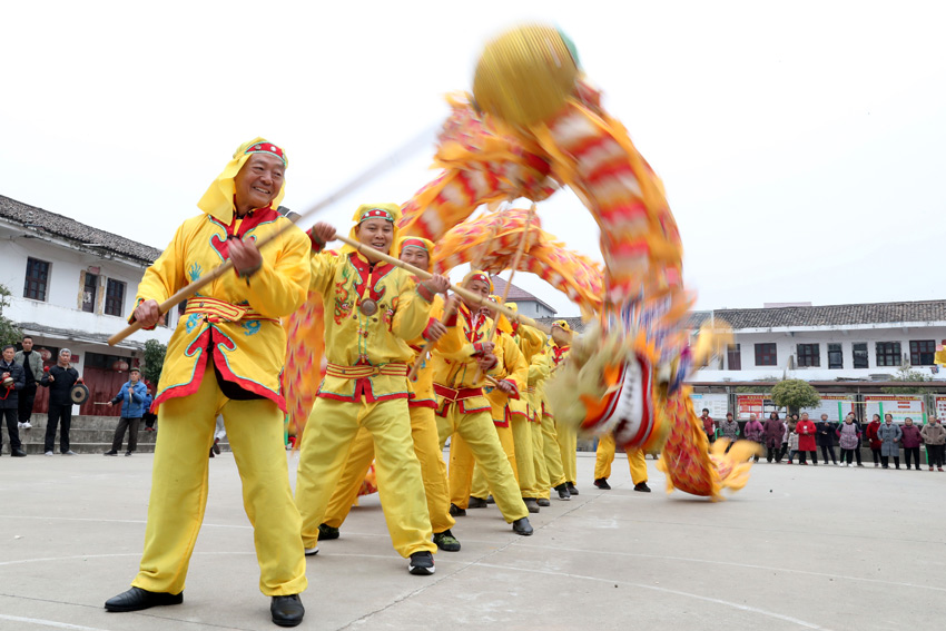 �������M������������