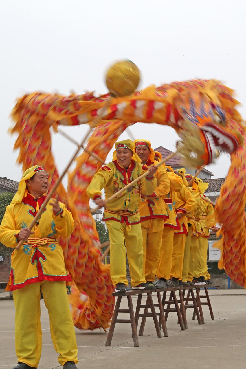 �������M������������