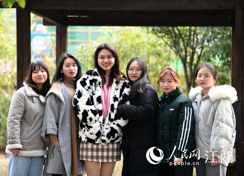 �Q�¹��b��Ů���|�W�����ഺ�w�P�������� �z��