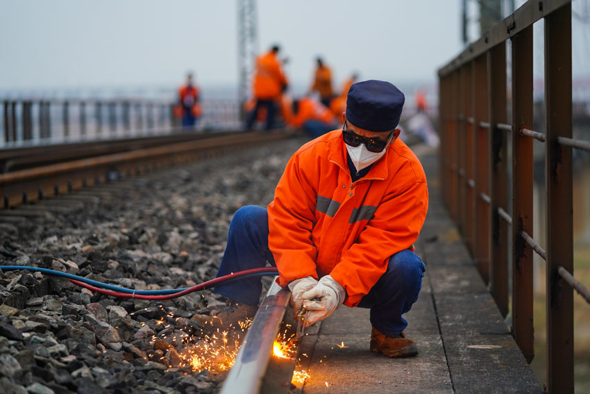 ���I�ˆTʹ�������и��f܉��ʢ�� �z