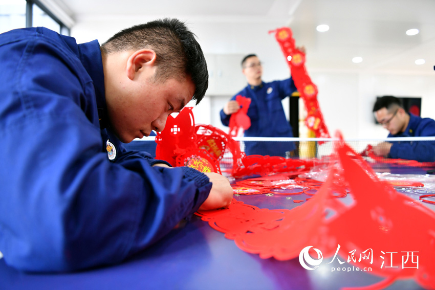 ꠆T�������������������b������վ��������W �r�� �z��