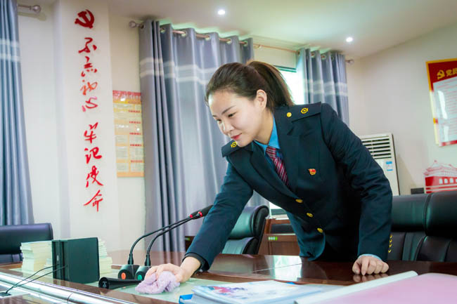 ����������h�������Y�����u� �z