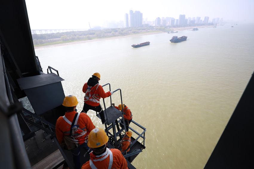 ����������ǰ���Ž��L�����ײ������I�c������ �z