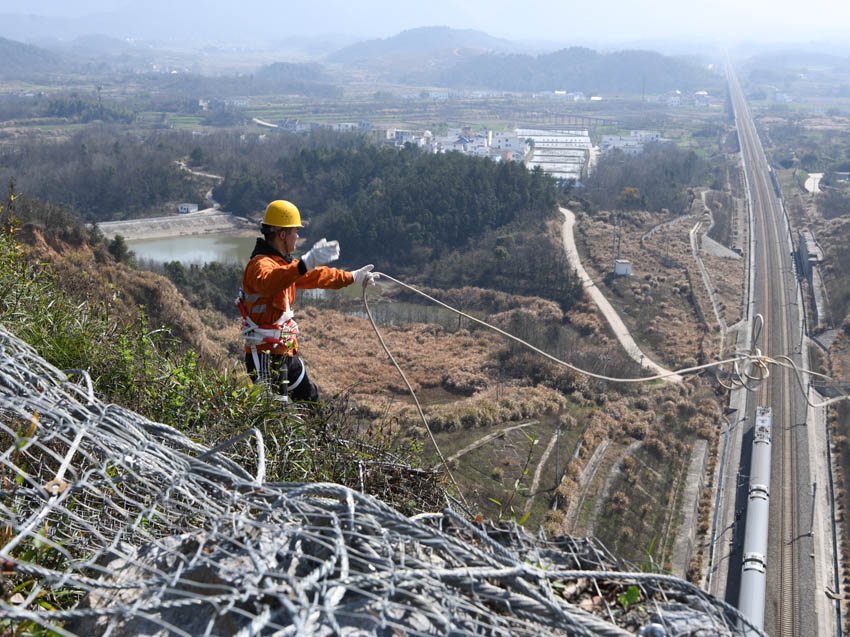 �������ھž����F·�����������Ϸ�ɽ�w�����Ӱ�ȫ�K��������� �z