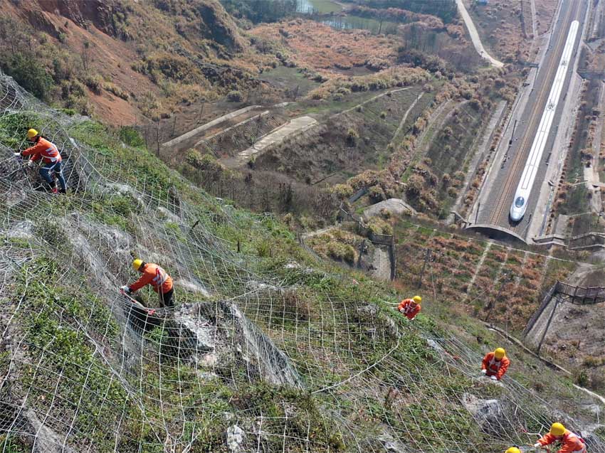 �������ھž����F·�����������Ϸ�ɽ�w�M����ɽ��ʯ���I������� �z