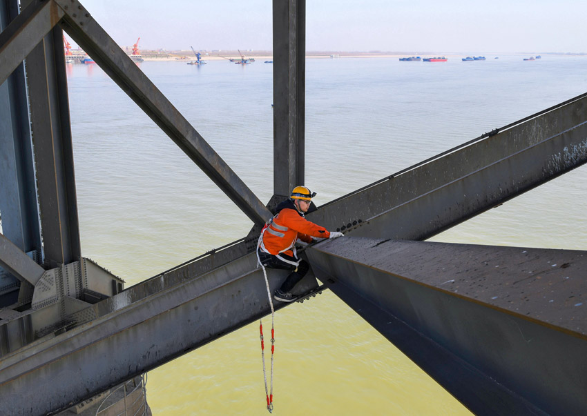 �������ھŽ��L�������ƽʮ�����z����˨�P�g��r������� �z