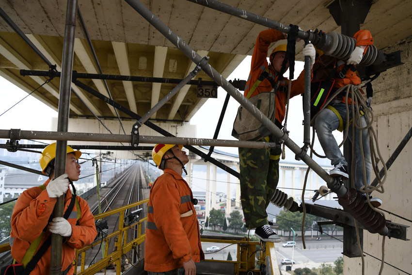 2021��2��22�����Ї��F·�ϲ��ּ��F���޹�˾�ϲ���늶ε����ھ����F·�Ž��L�����^�Ιz�ޱ��B���|�W�O����������� �z��