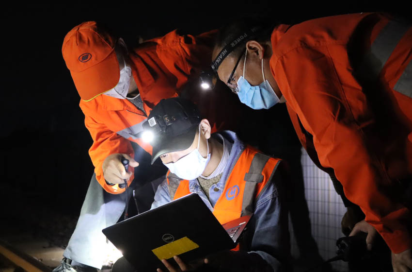 ���܉��ĥǰ�����������������ɱ� �z