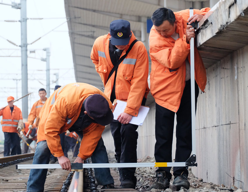 ���I�ˆTʹ���޽�ߜy����·�cվ�_֮�g�ľ��x���S犞I �z