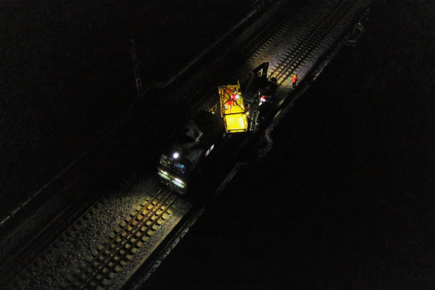 �߿ո�ҕ�F·���|�W�����I�F�����R���| �z