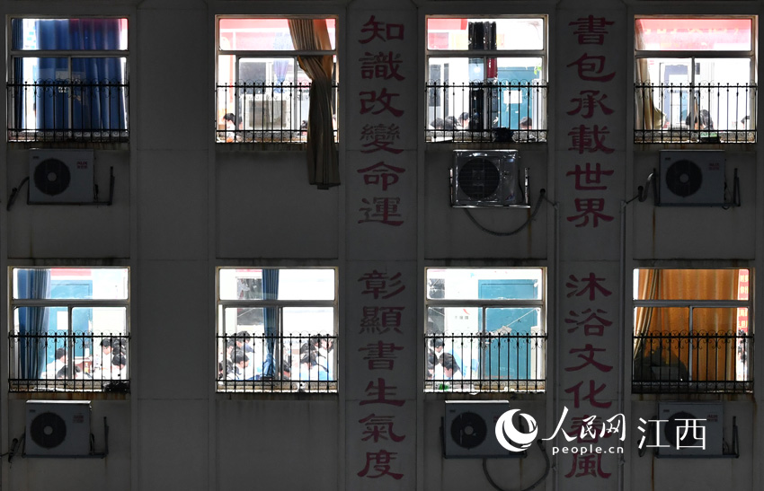 �߿�ǰϦ���ϲ����½����и����̌W�ǟ���ͨ����������W �r��z��