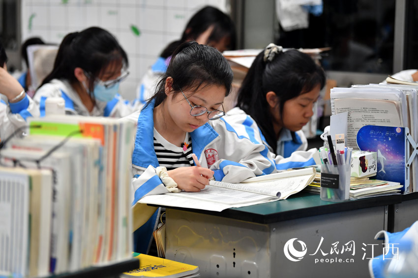 �����W���ڽ��������^���x��������W �r��z��