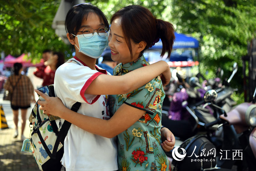 �M�뿼��ǰ��һ���������۵ċ�������Ů����������W �r��z��