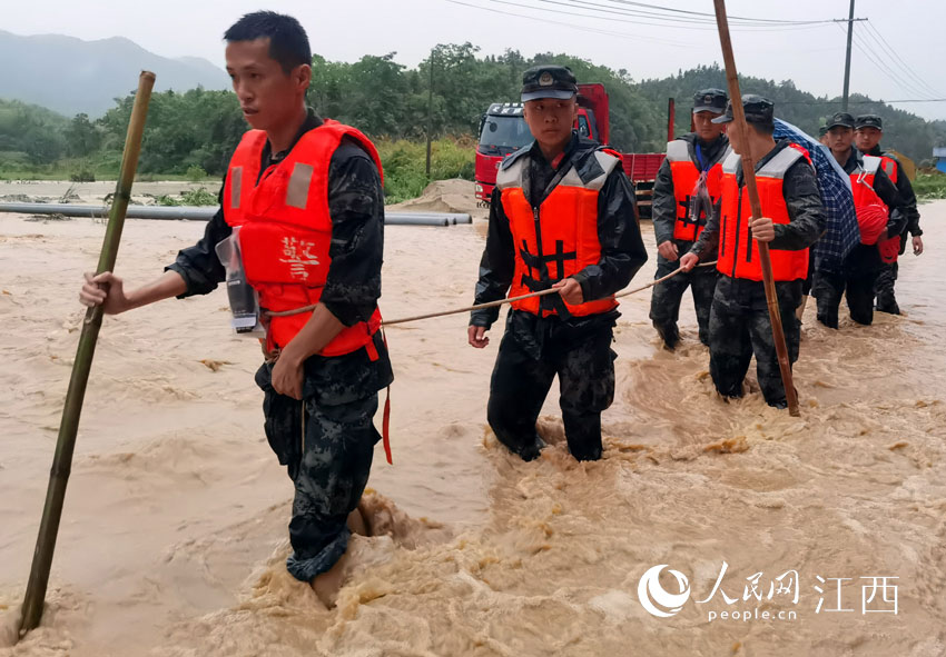 ���c��Ԯ���侯�����������֧꠹ٱ���ˮǰ��������С�� �z��