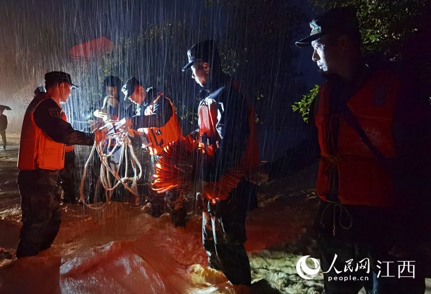 �侯�����������֧꠹ٱ���ҹ��Ԯ������С�� �z��