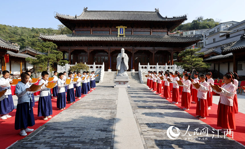 10��3����С�W�������ڽ���ʡ�Ž��к��ڿh�W�m���b�x��ʯ�ɽӛ���Ƚ�����ƪ�����w�A�z