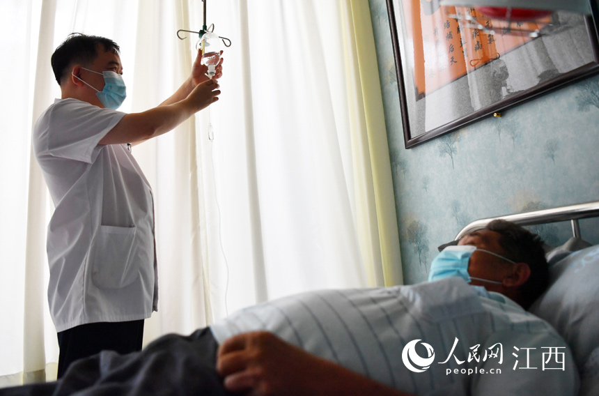 ���\���ί��������������ڞ�һ������ݔҺ������W �r��z