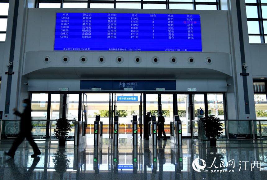 ���S��վ���������� ����W �r��z