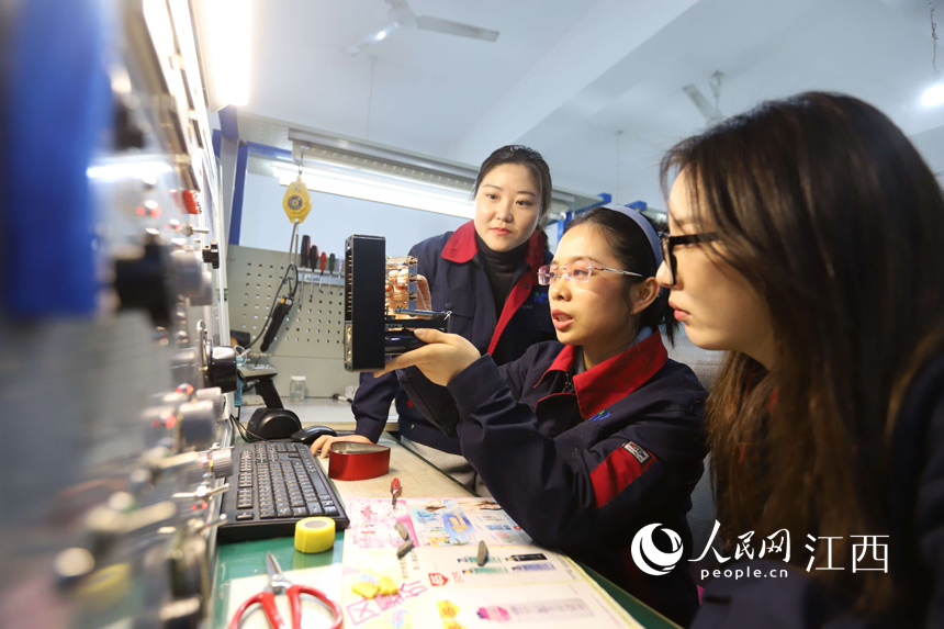 �����������y�}�����L�����͕��c��ҹ�ͬ�����˷����������z