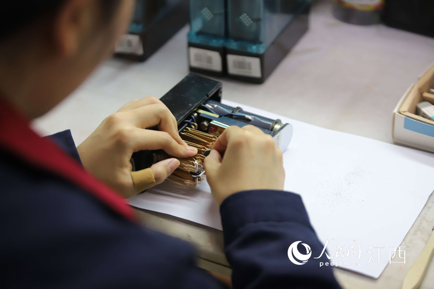 ����������Ƥ�����^������c�M�в����������ǽ�����Ʒ�������ׄ�����ָ��ÿ��Ů�������϶������������������������z