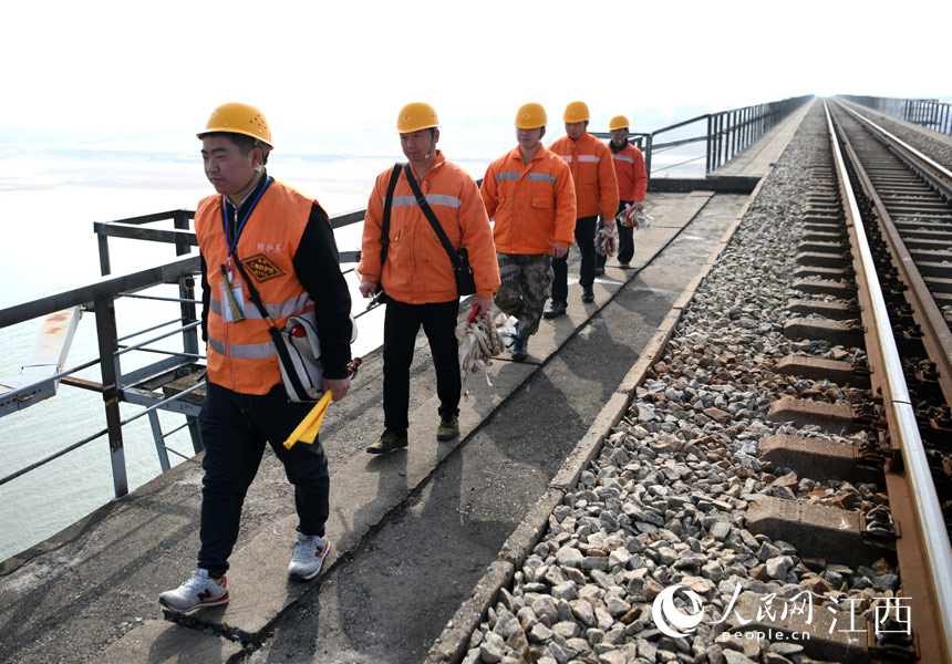 �ϲ����նε����ڽ����S���M���F·������M��Ѳ�z���I�� �����֔z