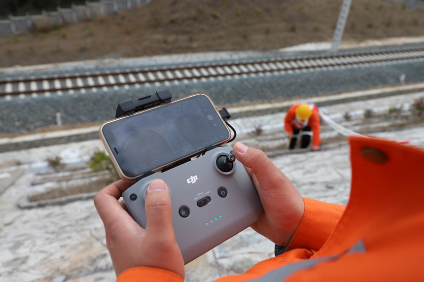 ���\�ßo�˙CѲ���O���r����z