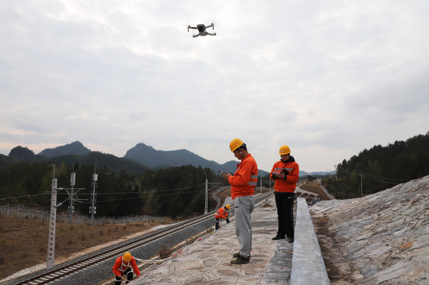 ���\�ßo�˙CѲ���O���r����z