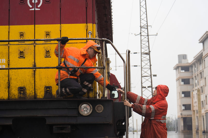 �{܇�T�����I�g϶���^ͬ��������һ�����IӋ��������־���z