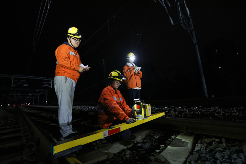 ����y�����I�M���M�н��|�W��λ�b�õĜy�����������i�z