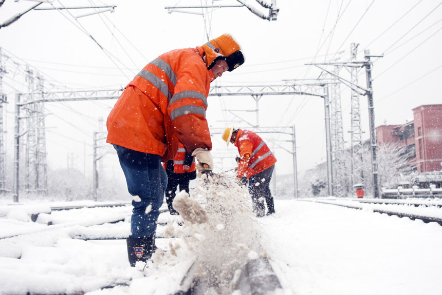 �Ž��򹤶����ھŽ�վ��߲�^�eѩ�����Ɣz