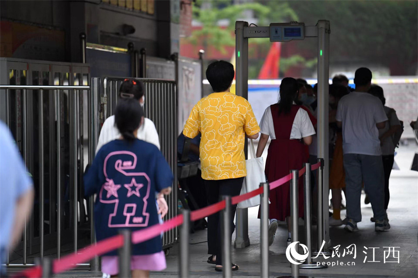 ���������^���z���M�뿼���� ����W �r��z