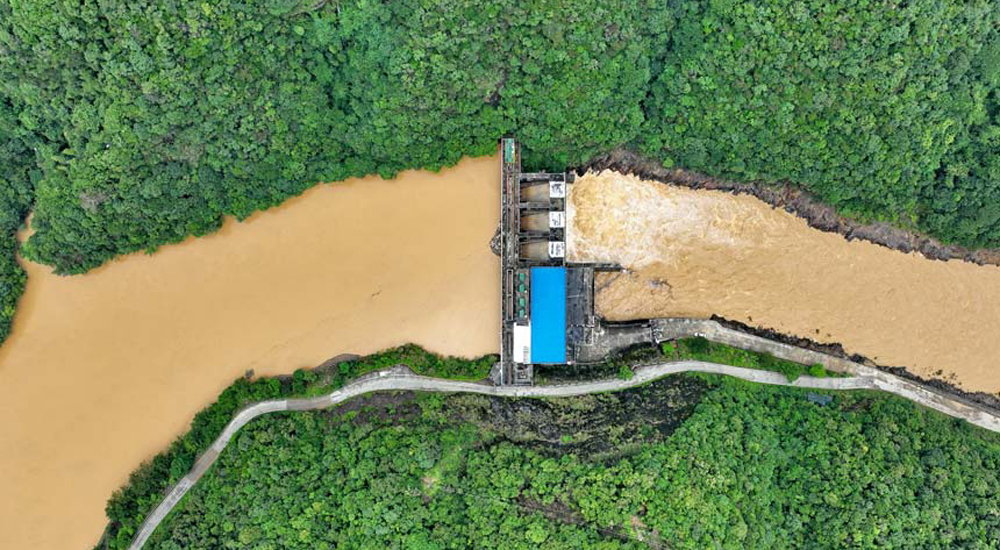 江西崇義遭遇暴雨侵襲 多部門緊急協同救援