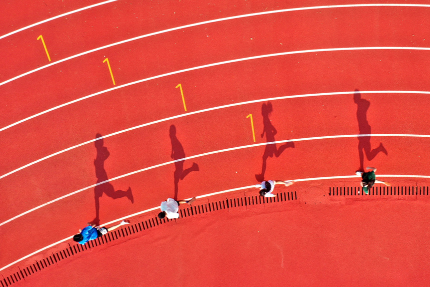 田徑隊的學生在進行體育訓練。陳福平攝