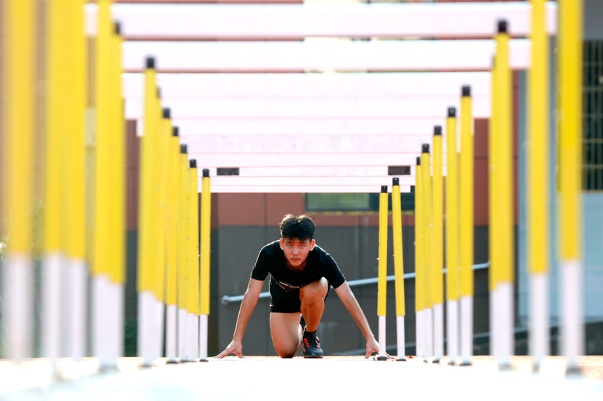 田徑隊的學生在進行體育訓練。陳福平攝