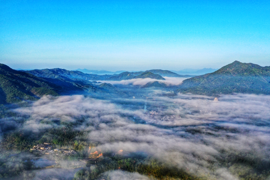 航拍下的江西省贛州市全南縣金龍鎮崗背村。尹其奇攝