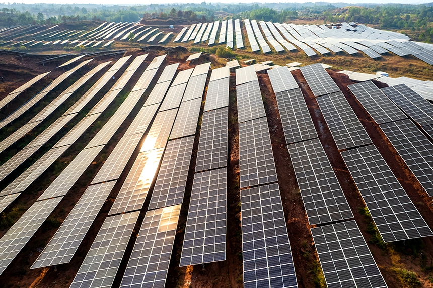 俯瞰江西省永新縣高市鄉八團村光伏發電基地。周亞茂攝