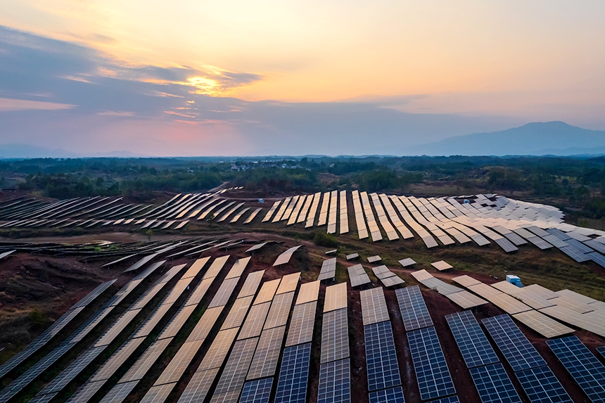 俯瞰江西省永新縣高市鄉八團村光伏發電基地。周亞茂攝