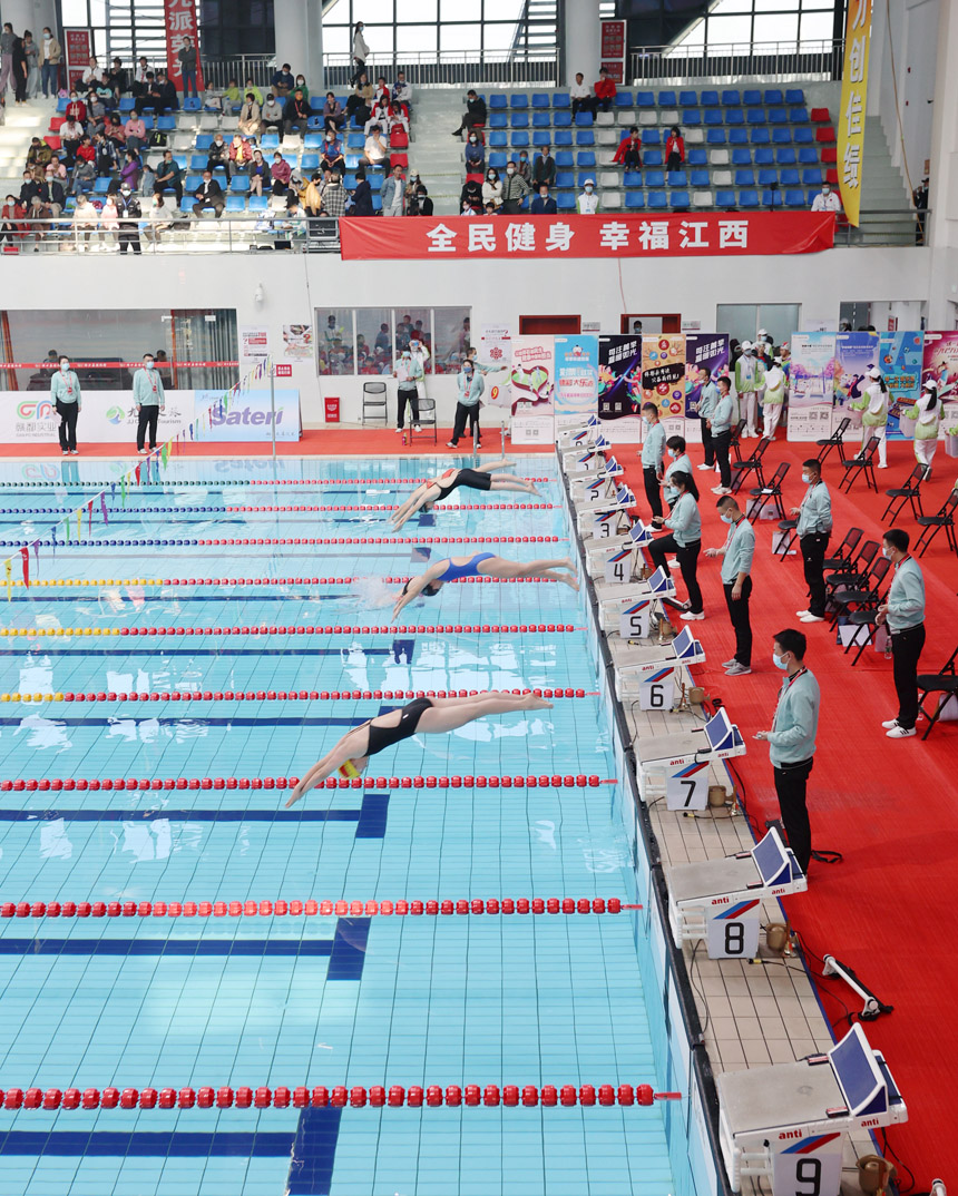 江西省第十六屆運動會青少年部（青少年組）游泳比賽開賽。鄭飛華攝