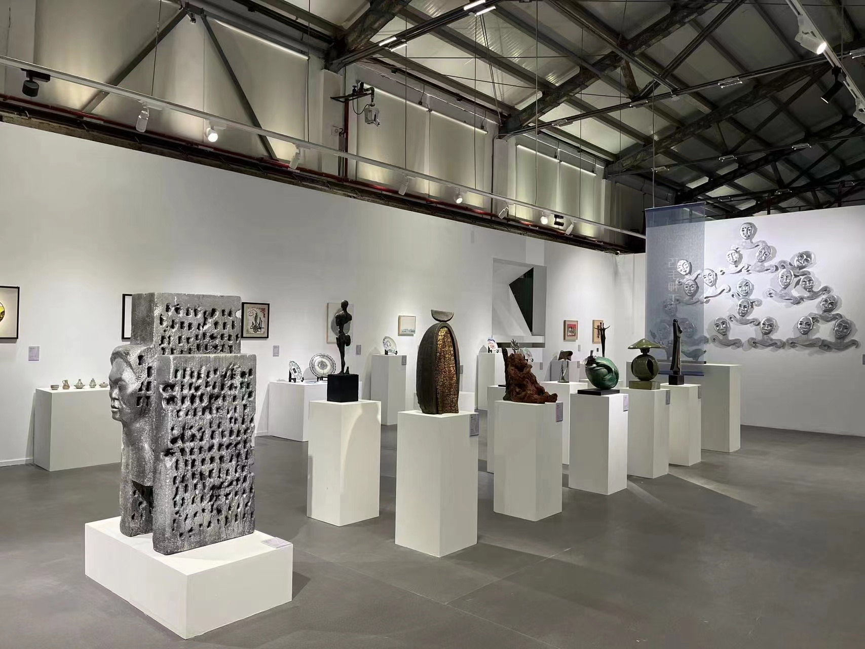 “阿拉伯知名藝術家訪華采風精品展”在景德鎮陶溪川開展。黃喬珺攝