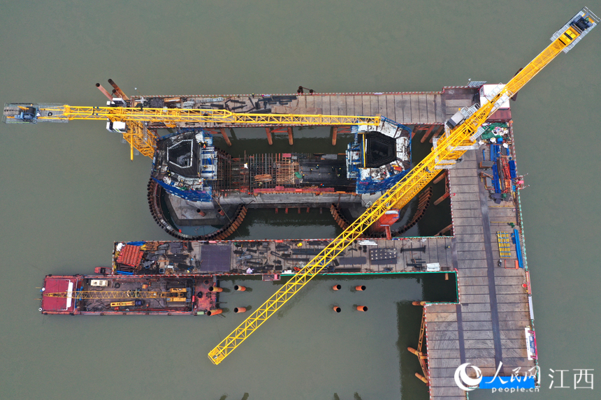 元宵節當天，航拍洪州大橋施工現場。 人民網 時雨攝